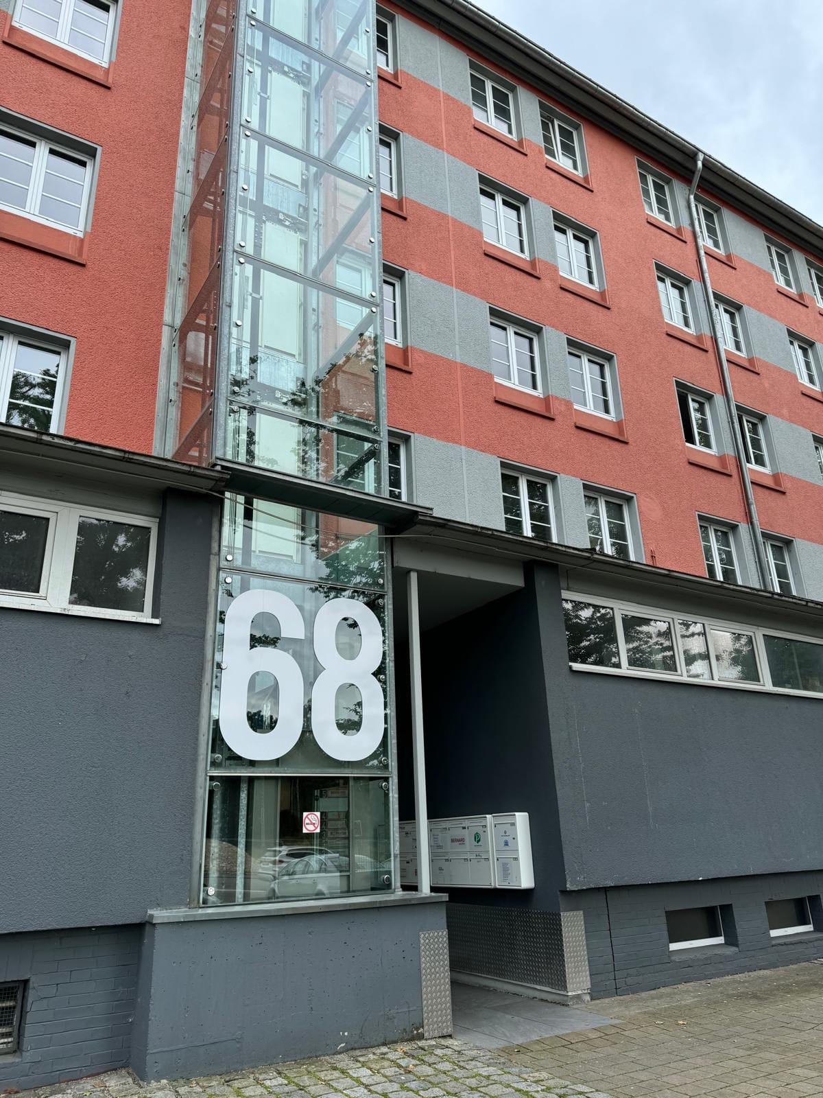 Das Gebäude des EJA von außen